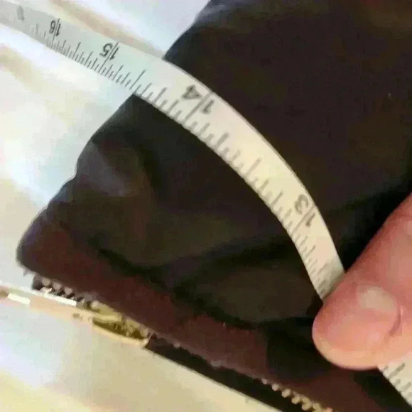 J. Crew Black Puffer Vest Gold Pockets Winter Ski Slopes Snow โ๏ธ ๐ฟ ๐ โท๏ธ - Picture 8 of 9